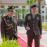 ឧត្តមសេនីយ៍ឯក ហ៊ុន ម៉ាណែត ទទួលជួបពិភាក្សាការងារជាមួយ ឧត្តមសេនីយ៍ទោ មេបញ្ជាការកងទ័ពជើងគោកសិង្ហបុរី
