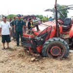 បុរស​ម្នាក់​បើក​ត្រាក់ទ័រ​ភ្ជួរដី​ស្រែ ប៉ះ​ត្រូវ​មីន​តោន បណ្តាល​អោយ​ផ្ទុះ​រងរ​បួស​ធ្ងន់