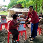 ប្រជា​ពល​រដ្ឋងាយរ​ងគ្រោះ​​ចំនួន​៥​គ្រួសារ​ ទទួល​​អំ​ណោ​យ​​មនុស្ស​​ធម៌​ ពី​អនុ​សា​ខា​​កាក​​បាទ​​ក្រហម...