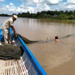 ខណ្ឌ​រដ្ឋ​បាល​​ជលផ​ល​កំពង់​​ឆ្នាំង បង្រ្កាបបទល្មើសនេសាទ​នៅចំណុច​បឹងផ្សោត​ឃុំស្វាយរំ​ពារ ក្នុងស្រុក​ក...