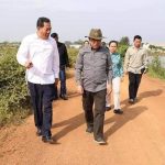 រដ្ឋមន្ត្រីប្រាប់ប្រធានមន្ទីរកសិកម្មខេត្តកំពង់ឆ្នាំង ឲ្យចុះអន្តរាគមន៍ចែកពូជស្រូវ ដើម្បីស្តារផលិតកម្ម...