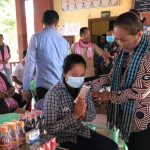 ប្រជាពលរដ្ឋងាយរងគ្រោះចំនួន៦ គ្រួសារនៅឃុំសែប ស្រុកកំពង់ត្រឡាច បានទទួលអំណោយពីលោកជំទាវតុង ណារី