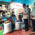 ឯក​ឧត្តម គុយ សុផល ចែក​អំណោយ​សម្តេច​ចៅ​ហ្វាវាំង​ដល់​ជនរង​គ្រោះ​ពុល​ទឹក​អណ្តូង នៅស្រុក​ទឹកផុស ខេត្តកំព...