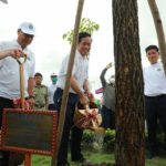 ឯកឧត្តម ឃួងស្រេង ជំរុញឲ្យមន្ត្រីជំនាញនិងអាជ្ញាធរខណ្ឌពិនិត្យមើលថែដើមឈើនៅតាមដងផ្លូវនិងសួនសាធារណៈ