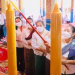 លោក​ជំទាវ ​ជូ​ ប៊ុន​អេង​ នាំ​យក​ទៀន​វស្សា​ សម្ភារៈ​បរិក្ខា​រ​និង​ទេយ្យវ​ត្ថុ ​មក​ប្រគេន​ព្រះ​សង្ឃ​ គ...