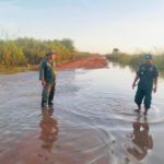 ផ្អាកចរាចរណ៍លើផ្លូវលេខ៥០C ភ្ជាប់ពីកំពង់ឆ្នាំងទៅកំពង់ធំជាបណ្តោះអាសន្ន ដោយសារទឹកហូរកាត់