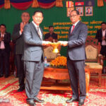 អភិបាលខេត្តកំពង់ឆ្នាំង ក្រើនរំលឹកមន្ត្រីមូលដ្ឋានឲ្យបន្តបង្ក្រាបល្បែងស៊ីសងឲ្យមានប្រ...