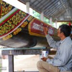 ទូកងរបស់វត្តយាយទេព ក្នុងខេត្តកំពង់ឆ្នាំង កំពុងតុបតែងសោភ័ណភាពត្រៀម...