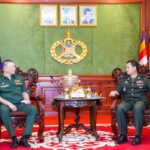 ឧត្តមសេនី​យ៍ឯក ហ៊ុន ម៉ាណែត បាន​​​អនុញ្ញាត​​ឱ្យ​គណៈ​​ប្រតិភូក្រុម​​​ការ​ងារ​​​​​​​កង​​ទ័ព​​​ជើង​​​​គោ...