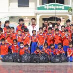 លោក​គ្រូ​អ្នក​គ្រូ​និង​សិស្សា​នុ​សិស្ស​សាលា​រៀន​សុ​វណ្ណ​ភូមិ​ ខេត្ត​កំពង់​ឆ្នាំង​ ចុះ​ប្រ​មូល​សំរាម​...