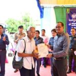 វិញ្ញាបនបត្រសម្គាល់ម្ចាស់អចលនវត្ថុ១ ៣៩៤ ប័ណ្ណ ត្រូវបានចែកជូនប្រជាពលរដ្ឋ នៅក្នុង...