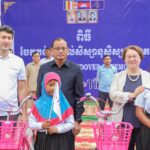 អង្គការមួយមកពីប្រទេសតួកគីបានផ្ដល់កង់ដល់សិស្សមានជីវភាពខ្វះខាត ១៥០នាក់ នៅខេត្តកំ...