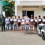 ក្រុមក្មេងទំនើង១០នាក់ត្រូវកម្លាំងនគរបាលខេត្តកំពង់ឆ្នាំង ចាប់ខ្លួនបញ្ជូនទៅឲ្យតុលាកា...
