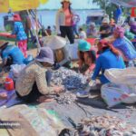 មានប្រជាពលរដ្ឋជាច្រើនបានចុះមកធ្វើប្រហុក ផ្អក នៅក្នុងខេត្តកំពង់ឆ្នាំង ក្នុងខណៈពេល...