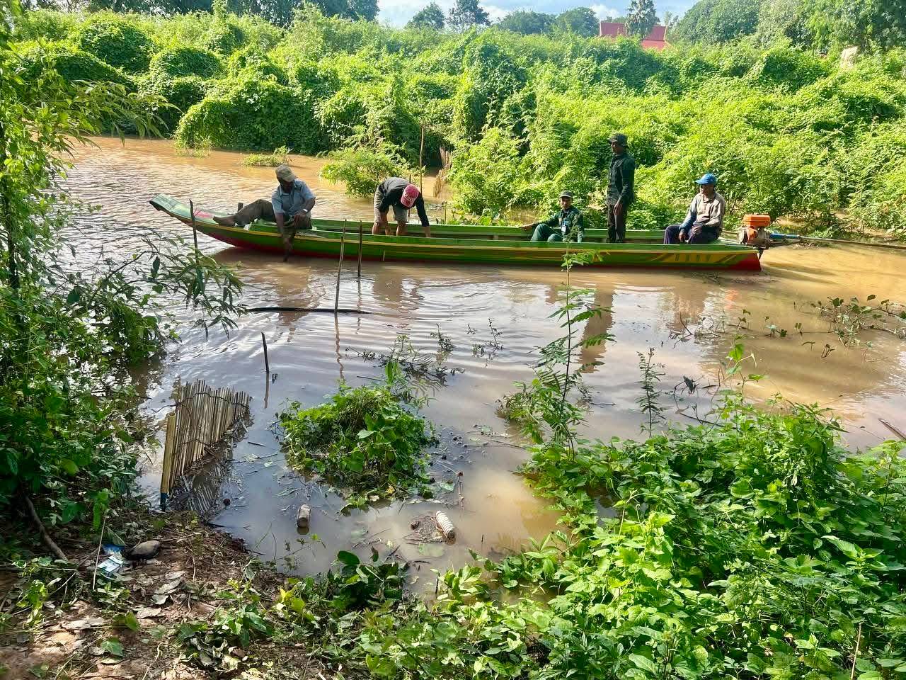កម្លាំងរដ្ឋបាលជលផលកំពង់ឆ្នាំងសហការជាមួយសមត្ថកិច្ច និងសហគមន៍ចុះបង្ក្រាបបទល្មើសនេសាទ នៅស្រុកកំពង់ត្រឡាច